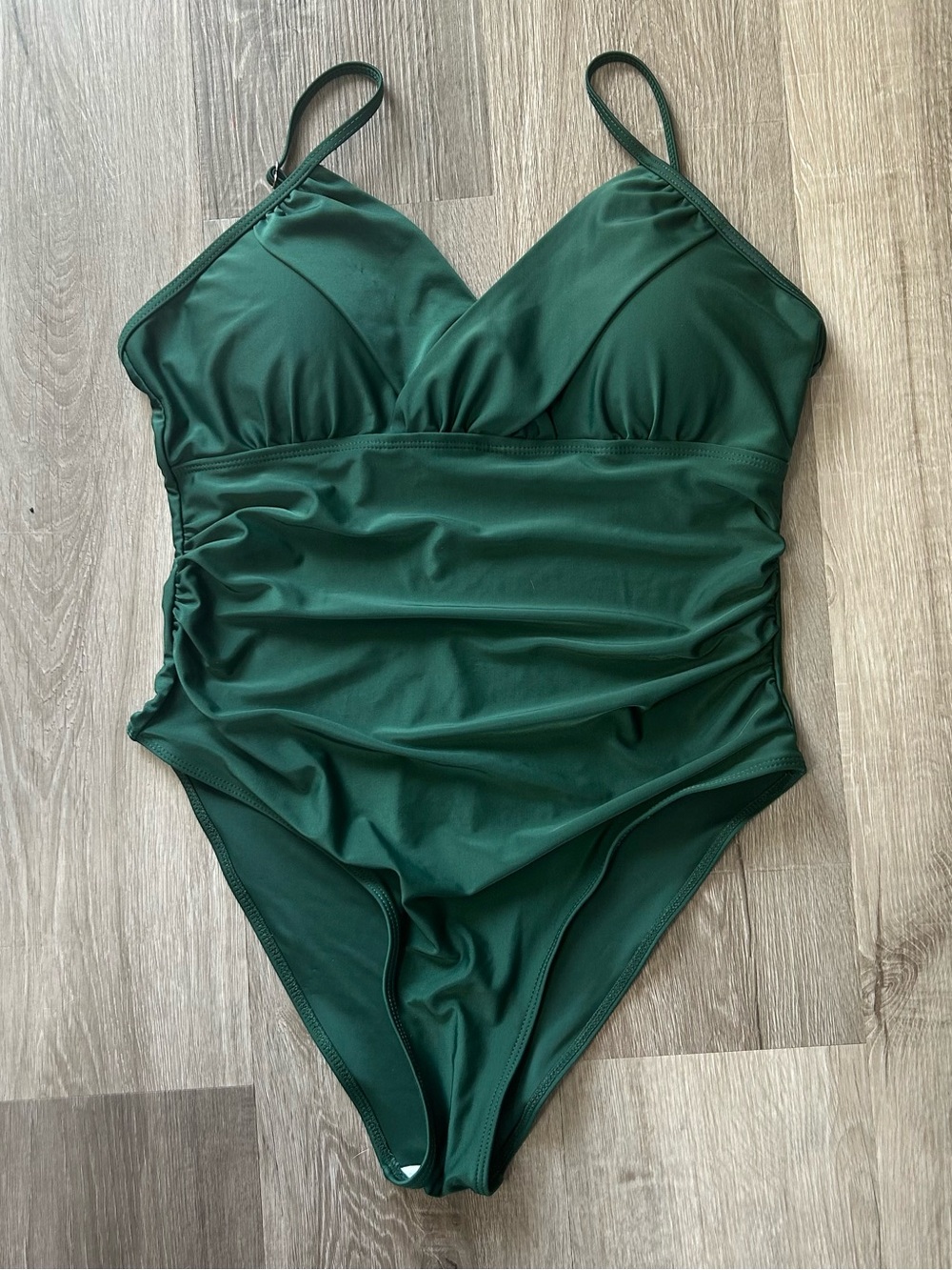 Cupshe Green V-Neck Tummy Control Ruched One Piece Swimsuit Size XL Fits L